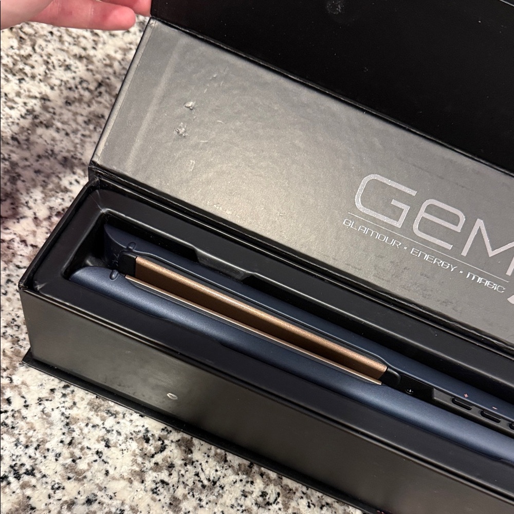 Black Flat Iron - Picture 4 of 6